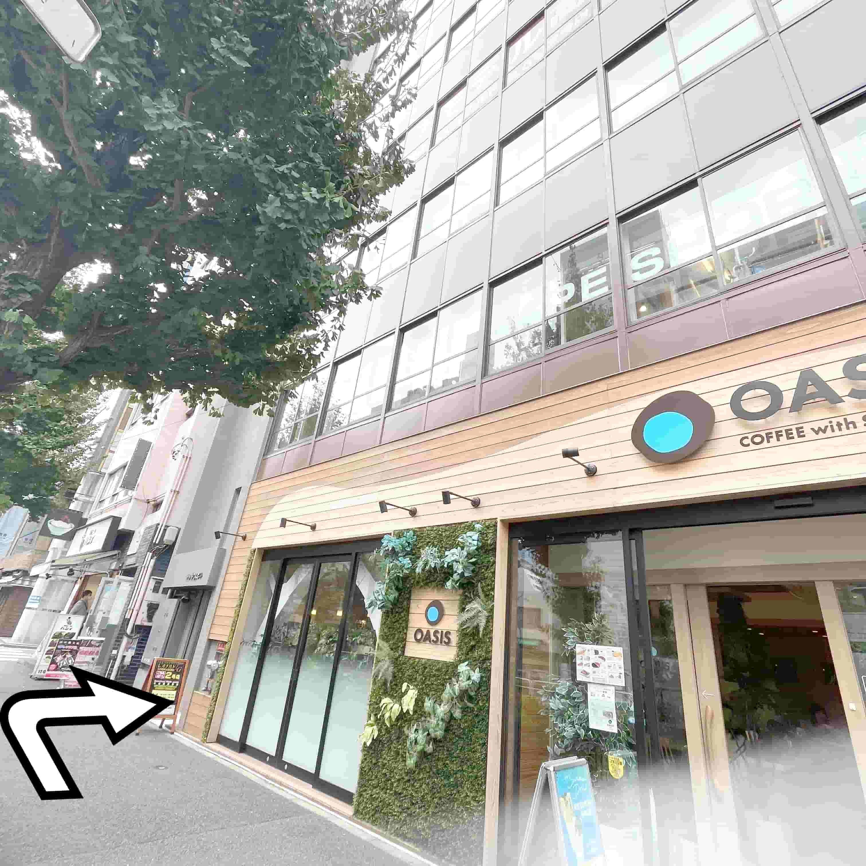 末広町駅付近に立ち並ぶビル群の内の1つのビルです。